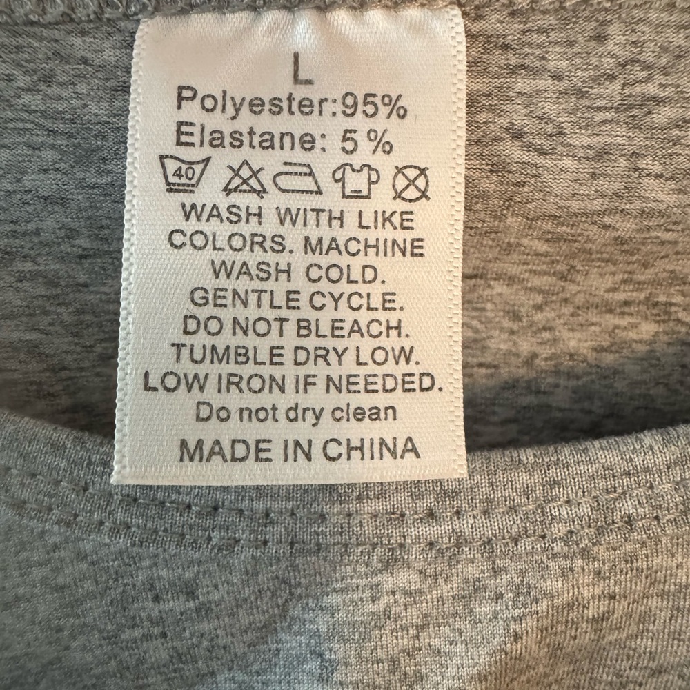 NWOT Gray T-Shirt with Mickey Mouse Design Size Large Unisex Valentine’s Day - Picture 7 of 7